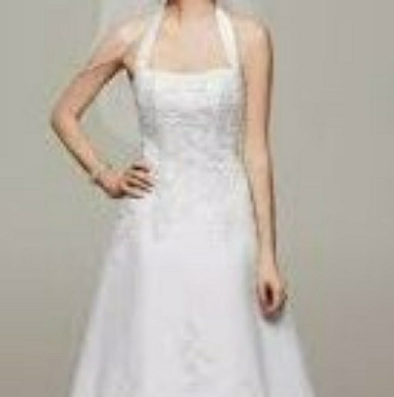 David's Bridal Dresses & Skirts - David's Bridal White Lacey Wedding Gown SZ 4